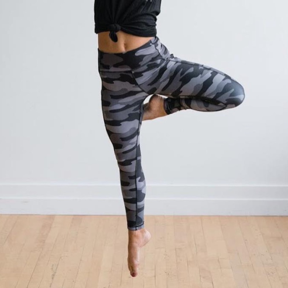 Maven Thread Camo Hustle Leggings Size Medium